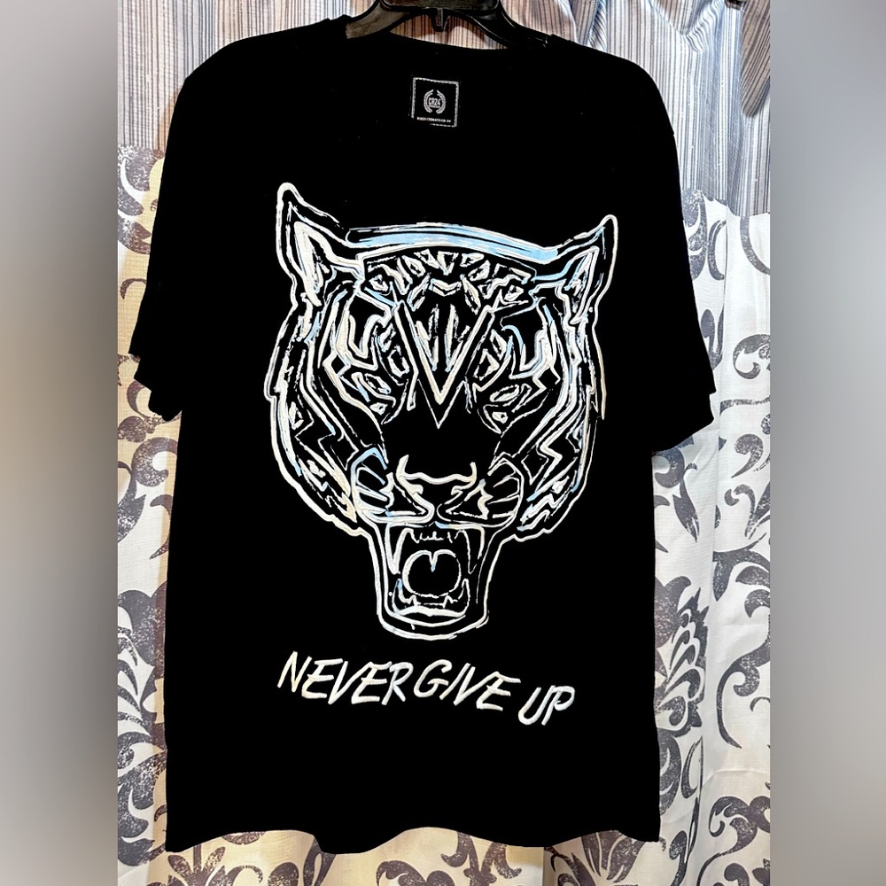 NWT CRZ Black Graphic Tee with‎ Tiger Design Size 2XL